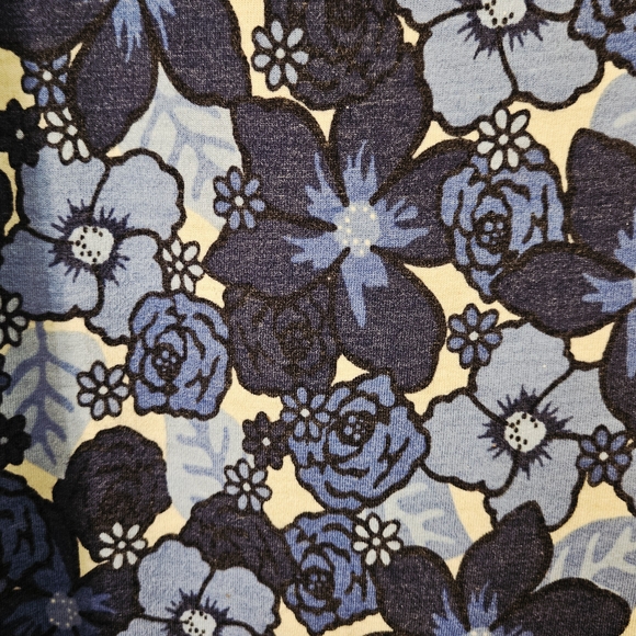 Lane Bryant 18/20 Roll-Sleeve Scoop-Neck Tee Blue Floral EUC - Picture 5 of 7
